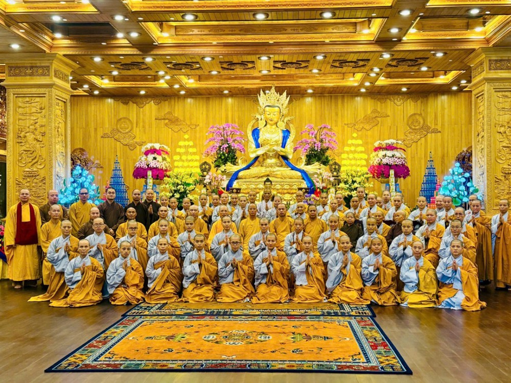 Phú Thọ: Chư Tôn đức Lãnh đạo BTS GHPGVN tỉnh đến thăm và cúng dường các trường hạ trong tỉnh