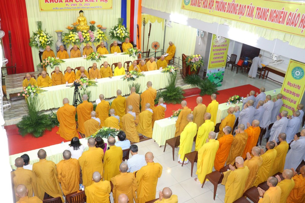 Vĩnh Long: Ban Trị sự GHPGVN tỉnh long trọng tổ chức Bế giảng khóa An cư kiết hạ PL.2569 – DL.2025