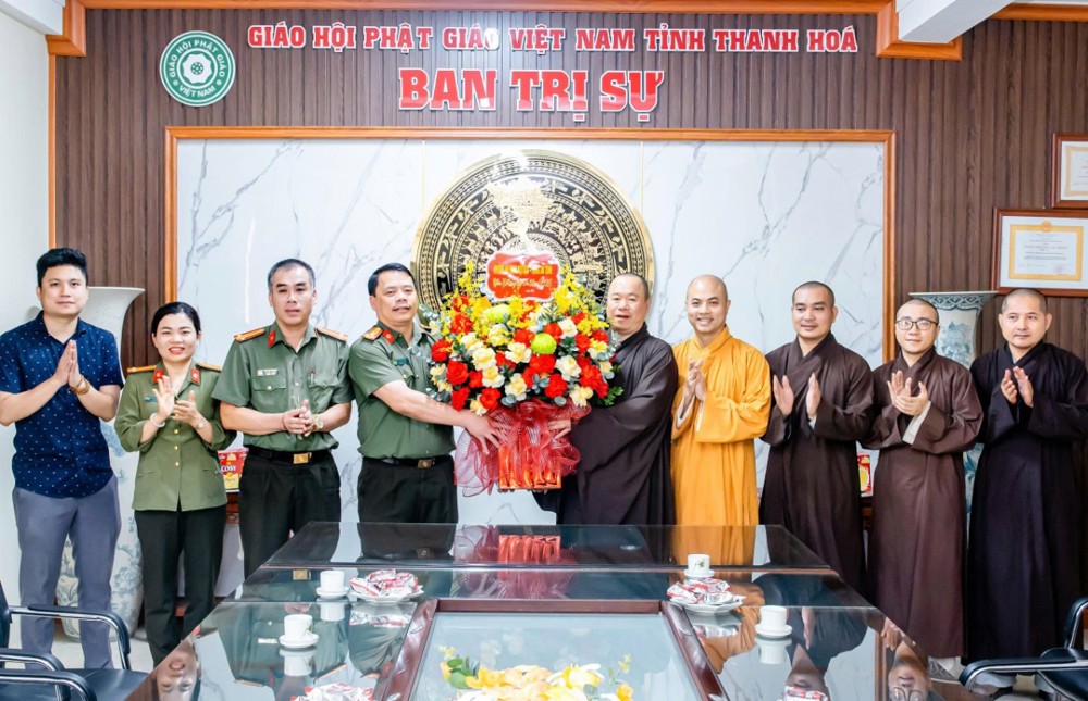 Thanh Hóa: Công an tỉnh chúc mừng Ban Trị sự Phật giáo tỉnh nhân dịp Đại lễ Vu lan năm 2025