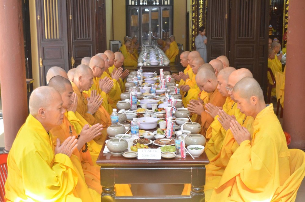 Đà Nẵng: Lễ Bố tát và lễ quá đường tập trung cuối mùa An cư Phật lịch 2569 tại trường Hạ Phổ Đà
