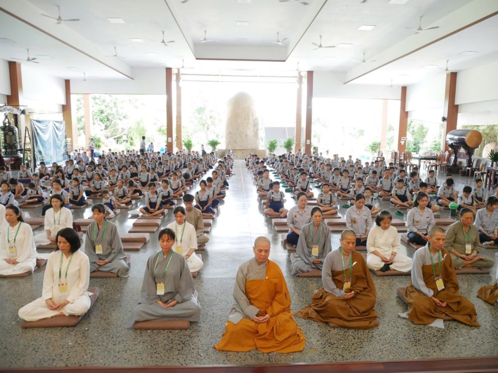 TP.HCM: 320 bé Oanh Vũ tìm an lạc trong hơi thở tại tu viện Long Hưng