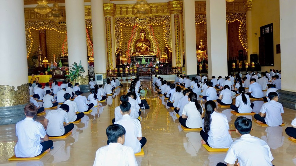Đồng Nai: Gần 500 thanh thiếu niên Phật tử tham dự khóa tu Bát Quan trai tại Phật Quốc Vạn Thành