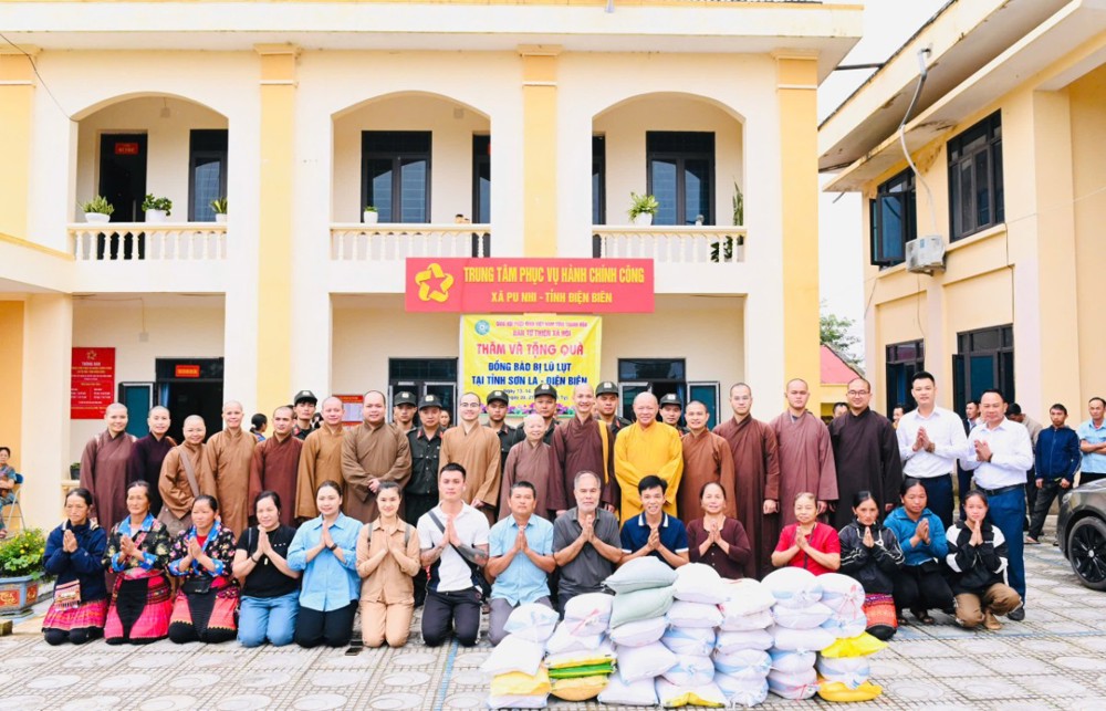 Điện Biên: Phật giáo tỉnh Thanh Hóa trao 300 suất quà hỗ trợ bà con vùng bão lũ  