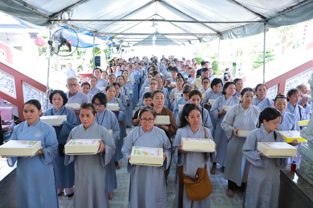 TP.HCM: Ni viện Vạn Hạnh trang nghiêm cử hành lễ dâng Pháp y mùa Vu lan