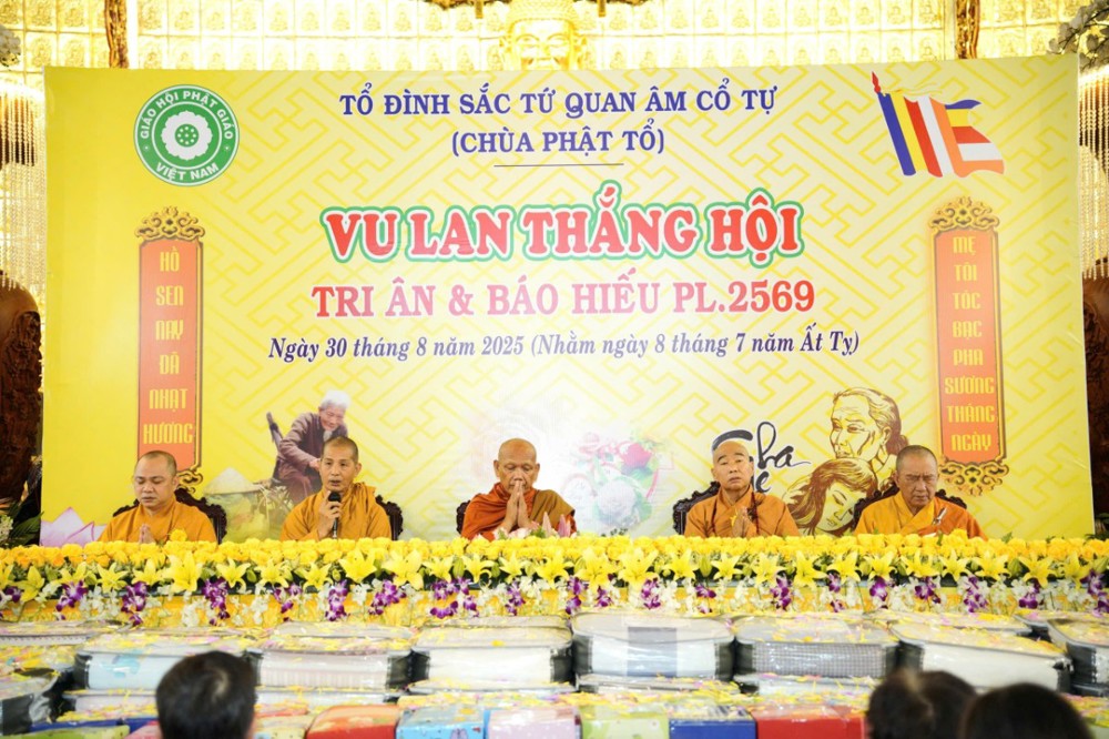 Cà Mau: Trang nghiêm lễ Tạ pháp và dâng y tại trường Hạ Sắc tứ Quan Âm 
