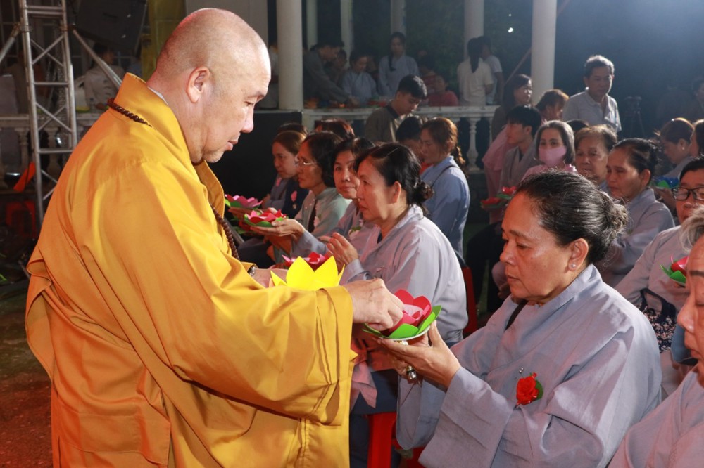 Đồng Tháp: Chùa Thanh Lương đêm thắp nến tri ân nhân mùa Vu lan Báo hiếu 