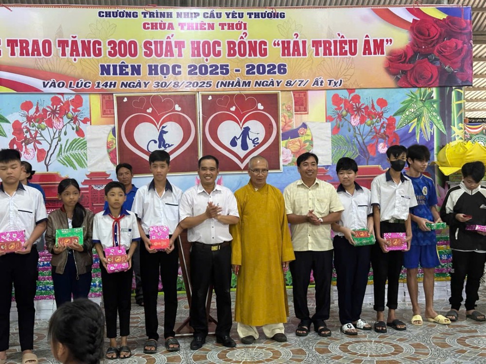 Cần Thơ: Chùa Thiên Thới tặng 600 Học bổng cho học sinh niên học 2025-2026