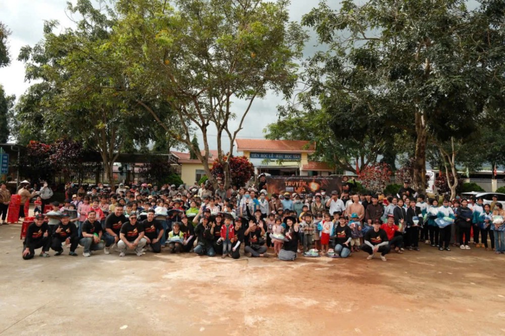 Lâm Đồng: Chương trình “Trao yêu thương, nâng bước đến trường” tặng 1.300 phần quà cho học sinh khó khăn