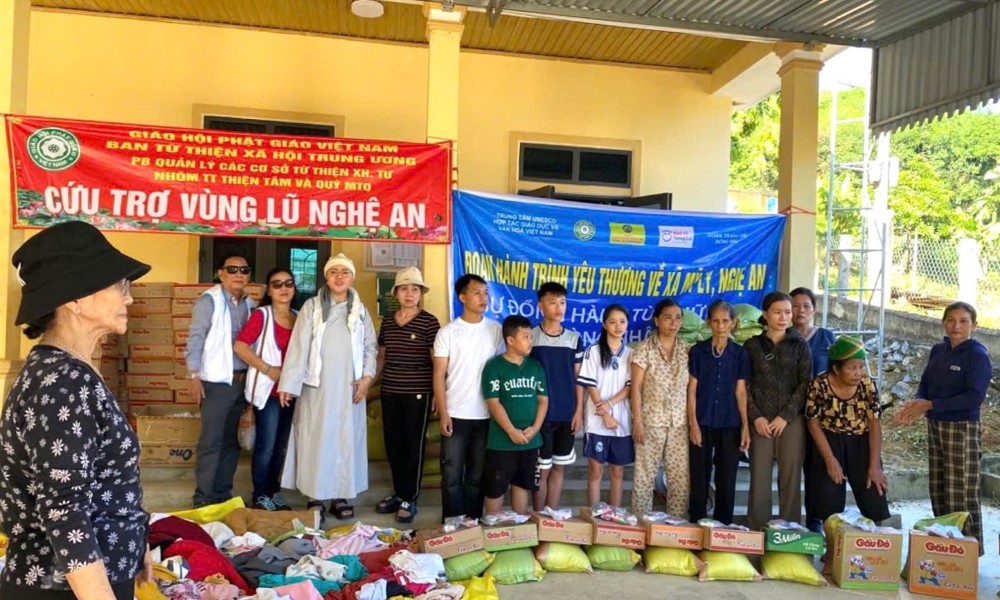 Nghệ An: Ban Từ thiện xã hội TƯ cứu trợ thiên tai do bão lũ