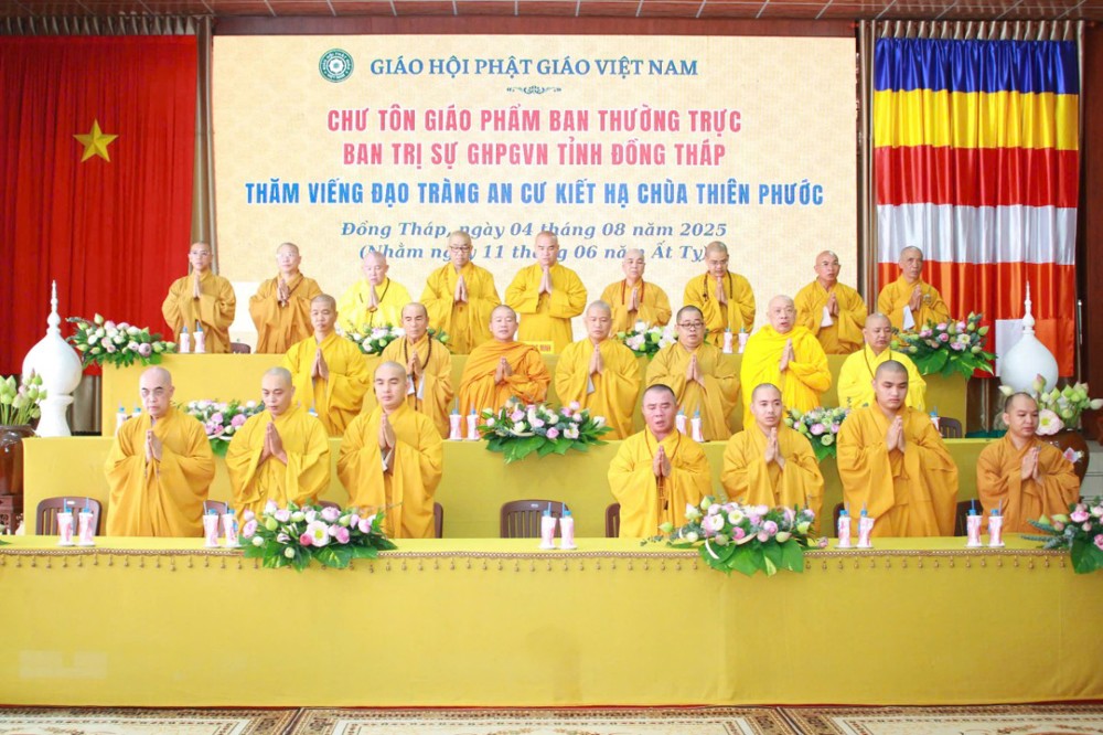 Đồng Tháp: Ban Trị sự GHPGVN tỉnh thăm và sách tấn các trường hạ trong tỉnh