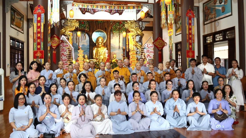 Quảng Ngãi: Đạo tràng Phật tử chùa Huệ Hương cúng dường trường hạ chùa Huệ Chiếu và chùa Pháp Hoa