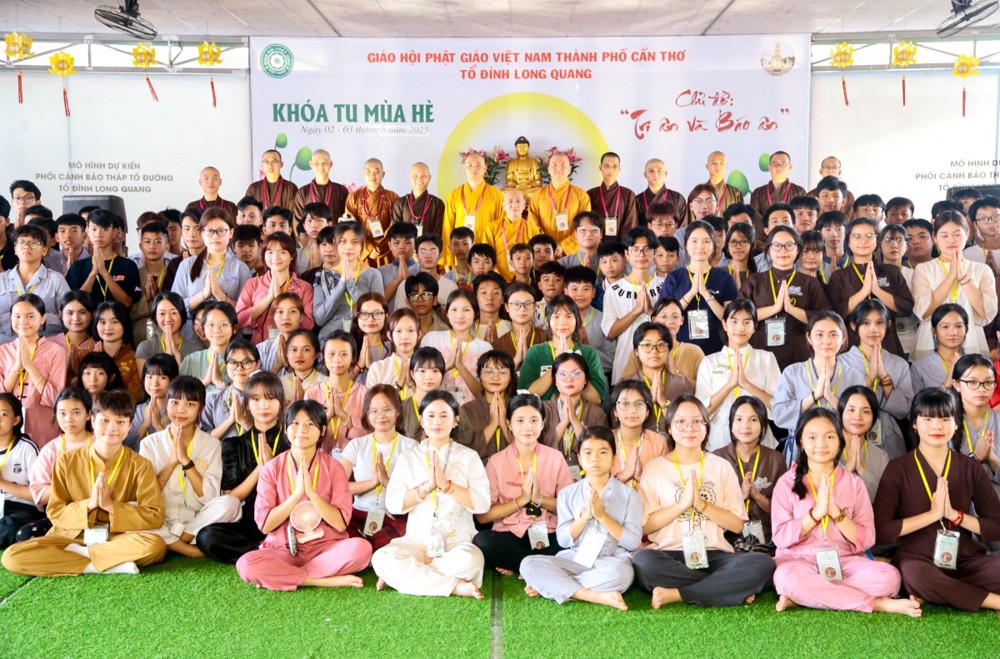 Cần Thơ: Hơn 400 bạn trẻ tham gia khóa tu mùa hè lần 2 tại tổ đình Long Quang
