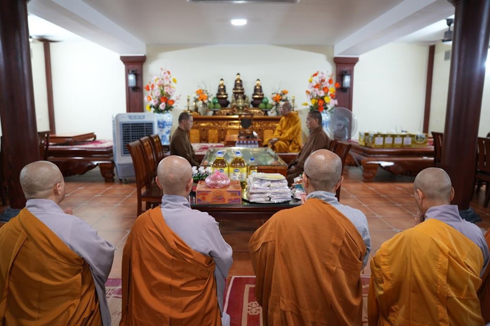Phái đoàn phân ban Ni giới TW thăm và cúng dường trường hạ tại 3 tỉnh, thành khu vực phía Bắc