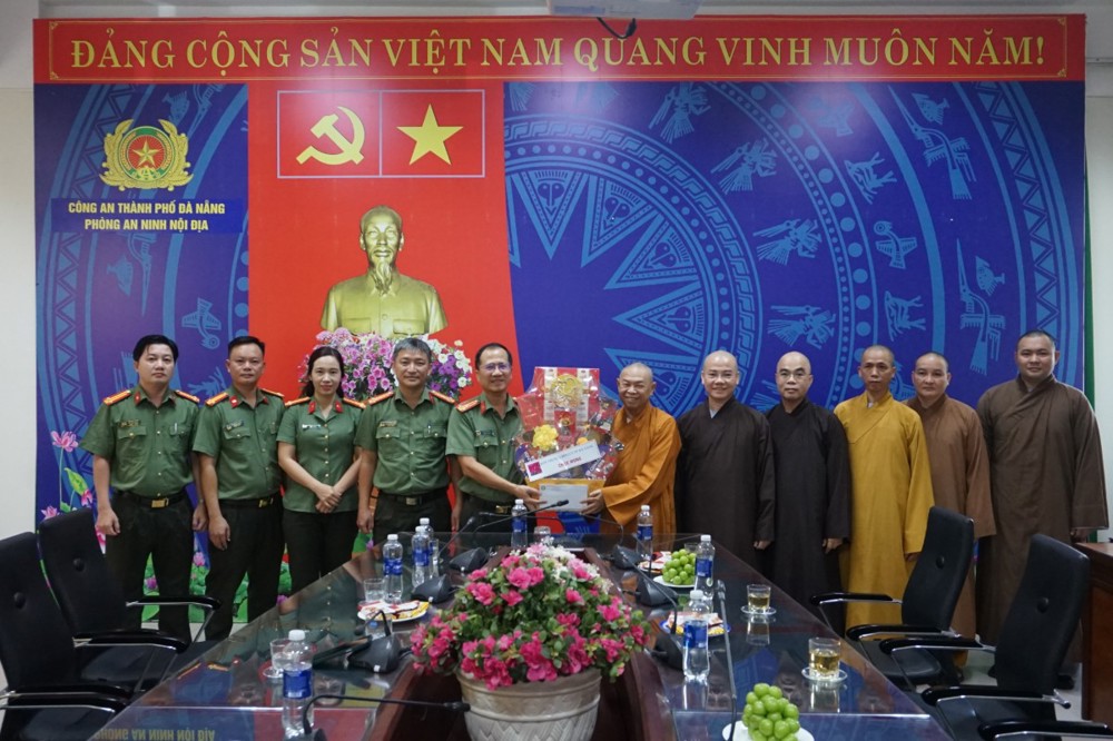 Đà Nẵng: Ban Trị sự thăm và chúc mừng ngày truyền thống Công an nhân dân Việt Nam