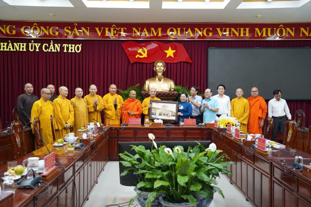 Cần Thơ: Lãnh đạo Trung ương Giáo hội thăm Thành ủy Cần Thơ