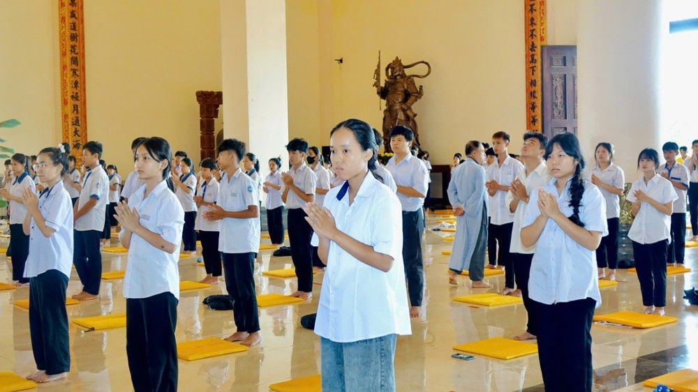 Đồng Nai: Gần 500 thanh thiếu niên Phật tử tham dự khóa tu Bát Quan trai tại Phật Quốc Vạn Thành