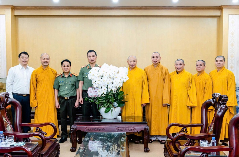 Thanh Hóa: Ban Trị sự Phật giáo tỉnh thăm và chúc mừng lực lượng Công an nhân dịp 80 năm ngày truyền thống