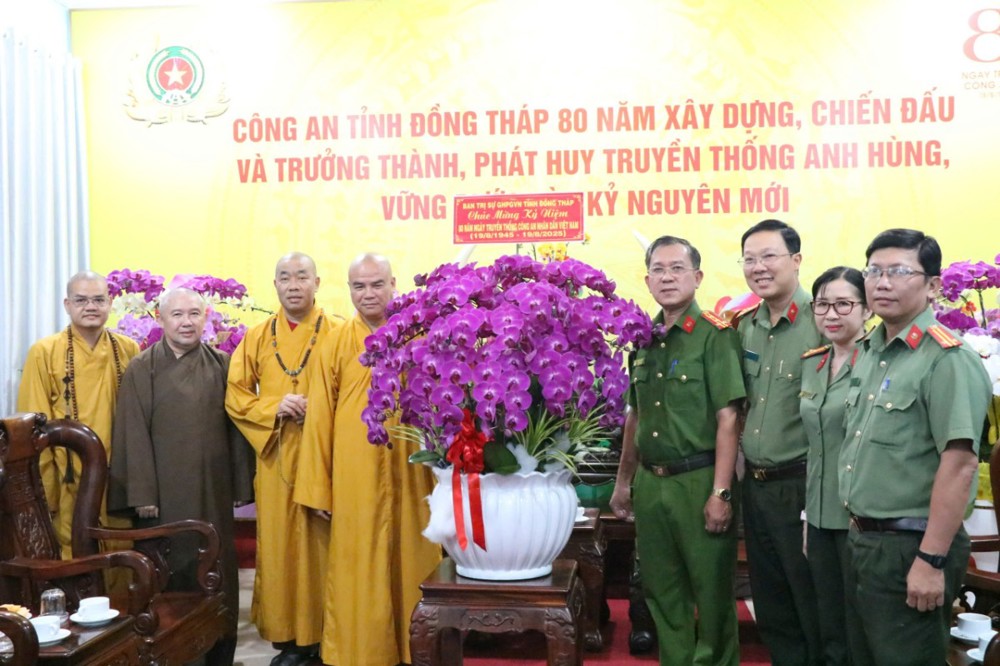 Đồng Tháp: Ban Trị sự GHPGVN tỉnh chúc mừng 80 năm ngày truyền thống Công an nhân dân