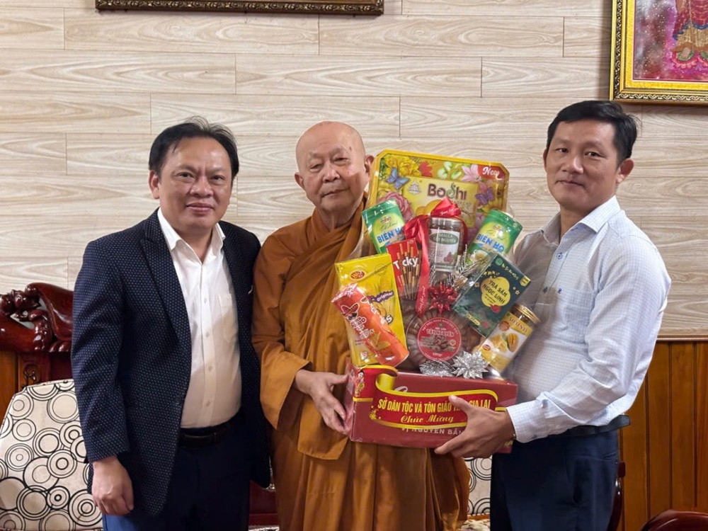 Gia Lai: Sở Dân tộc và Tôn giáo tỉnh thăm và chúc mừng Đại lễ Vu lan Báo hiếu 2025 tại Tổ đình tịnh xá Ngọc Phúc