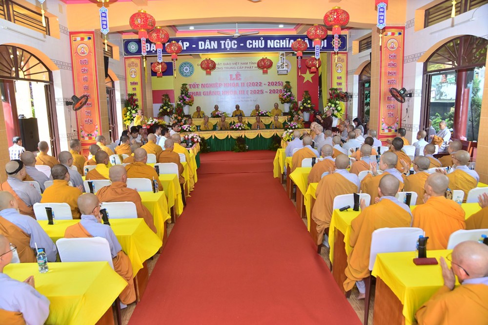 Trường Trung cấp Phật học Tây Ninh tổ chức Lễ Tốt nghiệp khóa II (2022 - 2025) và Khai giảng khóa III (2025 – 2028)