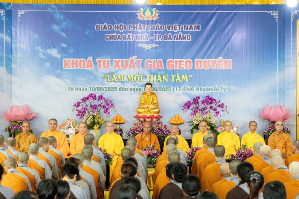 Đà Nẵng: 130 Phật tử tham dự khóa tu xuất gia gieo duyên tại chùa Bát Nhã