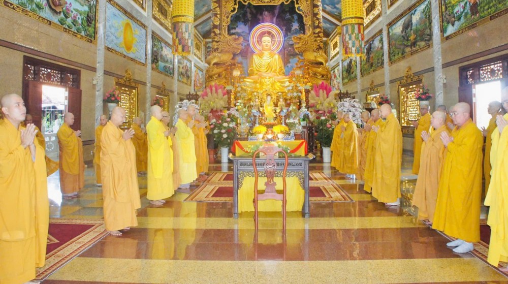 Vĩnh Long: Hạ trường Chùa Vĩnh An trang nghiêm cử hành Lễ Bố tát thính giới kỳ cuối Mùa An cư Kiết hạ
