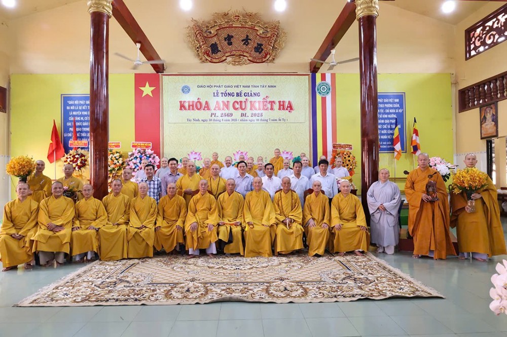 Tây Ninh: Lễ Tổng bế giảng khóa An cư kiết hạ PL.2569 – DL.2025