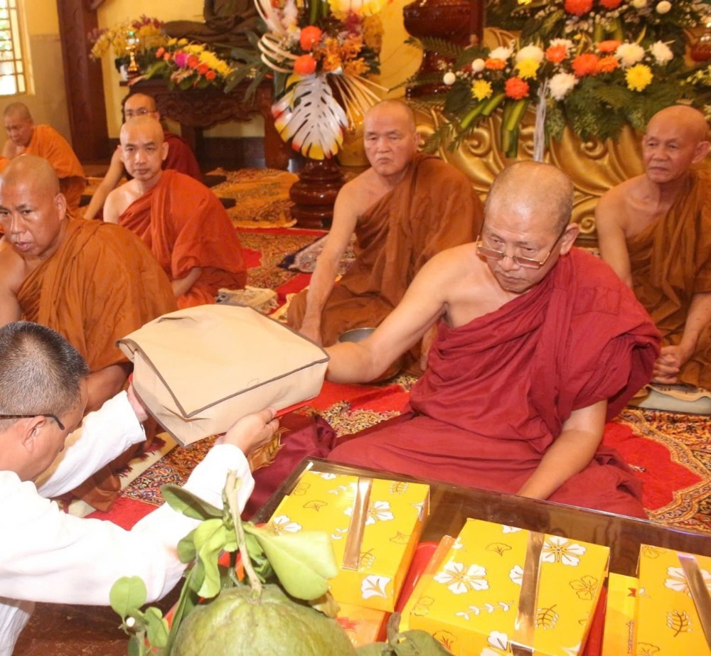 TP.HCM: Tổ đình Bửu Quang trang nghiêm tổ chức lễ dâng vải choàng tắm mưa truyền thống Phật giáo Nguyên thủy PL.2569