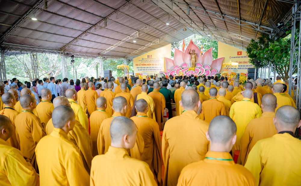 Trung ương Giáo hội tưởng niệm anh hùng liệt sĩ tại Đền thờ liệt sĩ Đông Nam Bộ