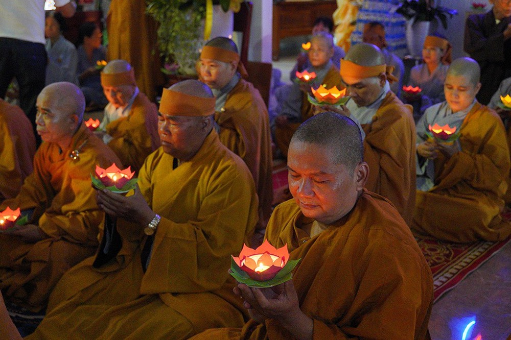 Tây Ninh: Lễ hoa đăng tưởng niệm Hòa thượng Thích Huệ Tâm