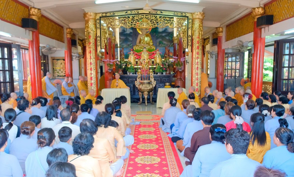 An Giang: Thượng tọa Thích Minh Nhẫn thăm, sách tấn hành giả an cư trường hạ Ni chùa Bửu Sơn