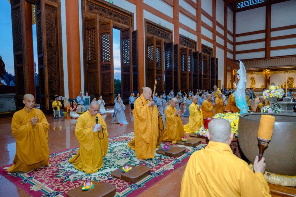 Đồng Nai: Thiêng liêng lễ truyền đăng kỷ niệm ngày thành đạo của Bồ Tát Quan Thế Âm