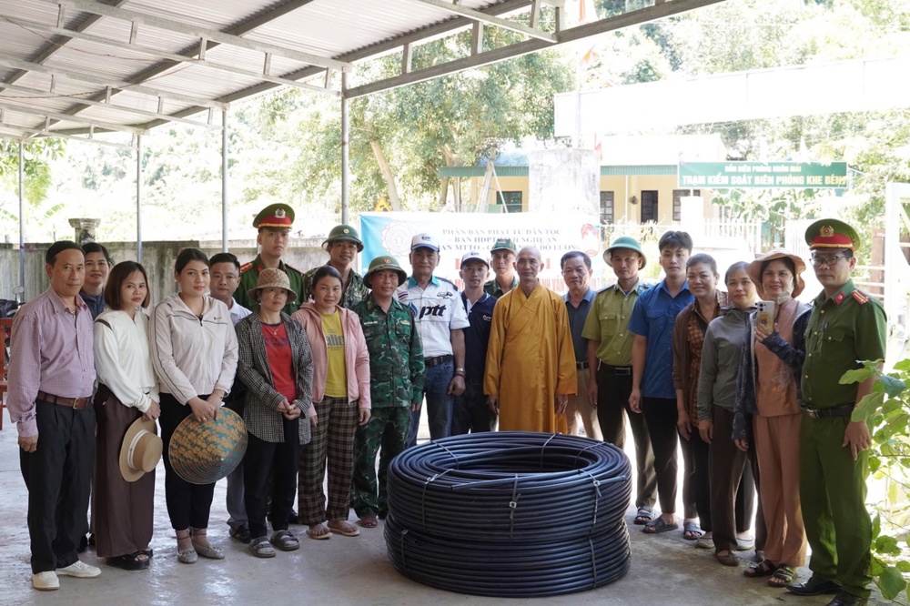 Phân ban Phật tử Dân tộc Nghệ An: Chuyến thiện nguyện đầy ắp tình người đến với đồng bào vùng bão lũ Nghệ An, 