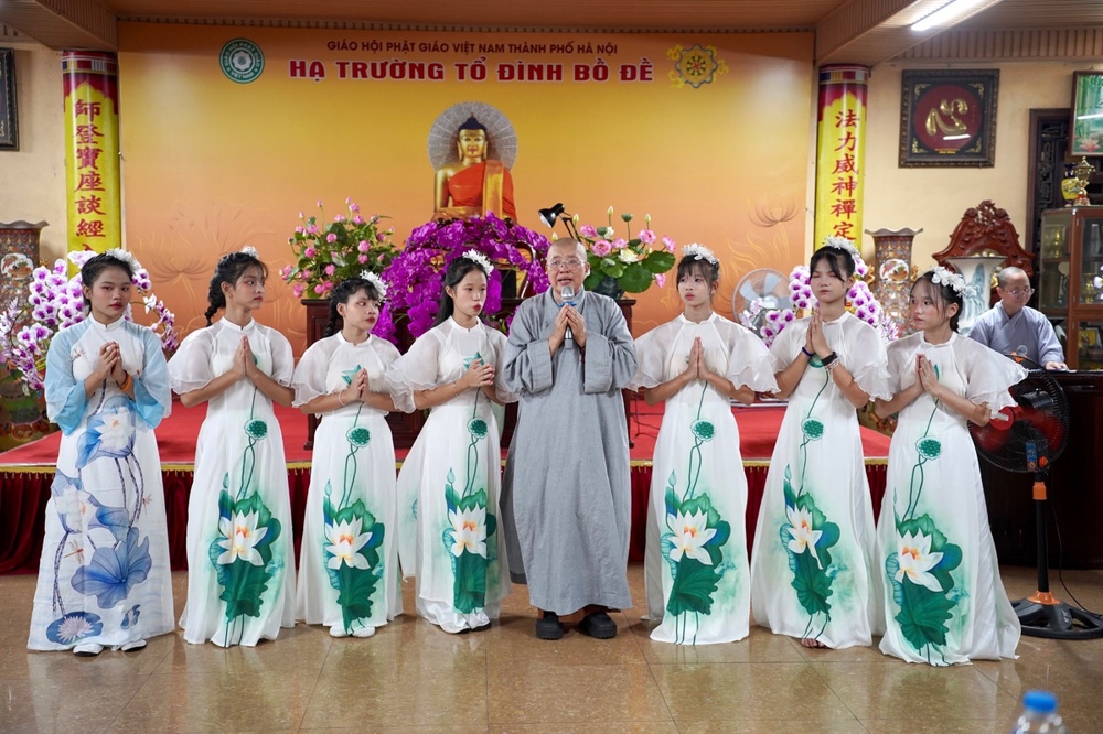 Xúc Động Vu Lan Mùa Tri Ân, Những Người Con Trở Về Từ Mái Ấm Chùa Bồ Đề