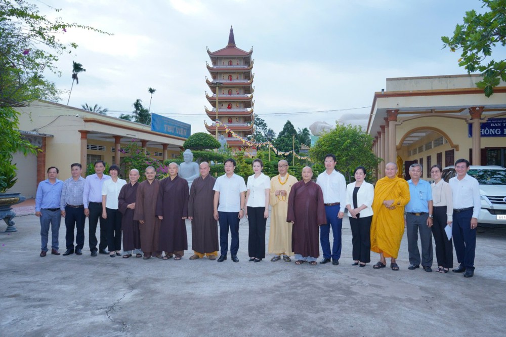 Đồng Tháp: Ngài Bí thư Tỉnh ủy thăm Văn phòng Ban Trị sự Phật giáo tỉnh