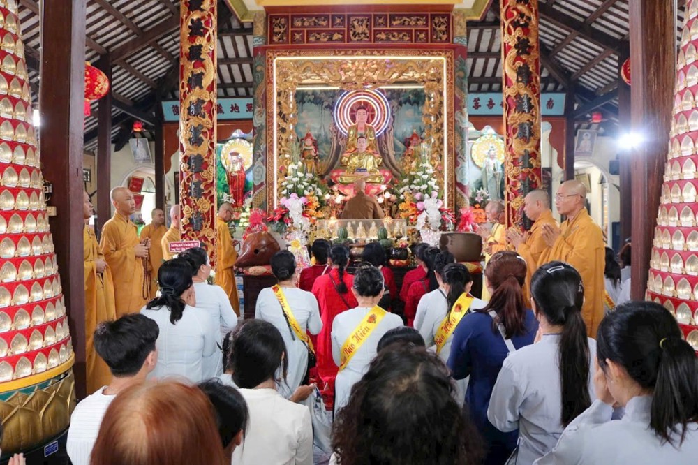 Vĩnh Long: Lễ Vu Lan báo hiếu, dâng cúng pháp y tại chùa Phước Tường