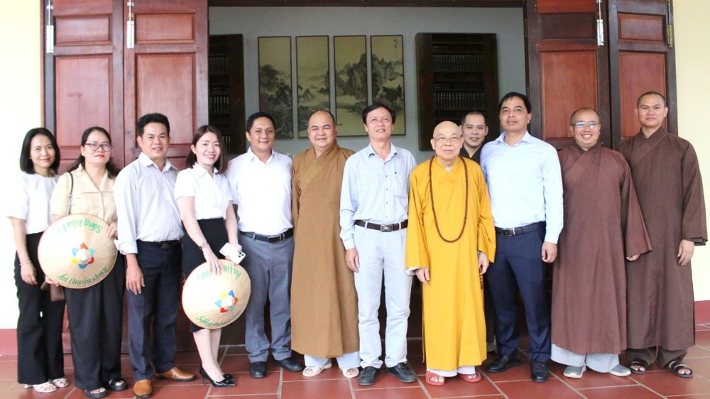 Quảng Ngãi: Đoàn công tác Sở Dân tộc – Tôn giáo thăm chư Tôn đức Ban Trị sự GHPGVN tỉnh