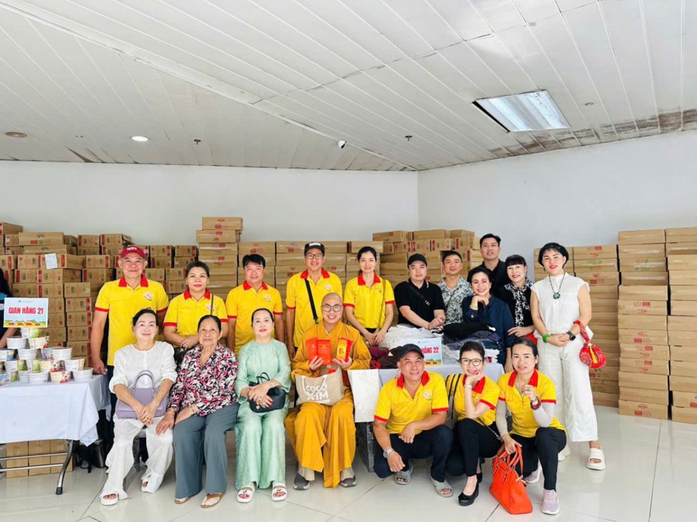 Hội Từ thiện Chùa Tường Nguyên tổ chức "Phiên Chợ 0 Đồng" - Trao yêu thương, thăm hỏi và tặng quà cho bệnh nhân tại Bệnh Viện Ung Bướu TP. HCM cơ sở 2