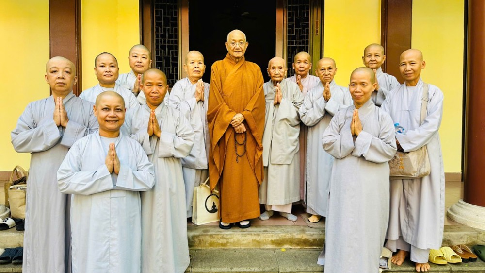 Vĩnh Long: Ban Chức sự Trường hạ Ni chùa Bạch Vân, chùa Ngọc Linh khánh Tuế Chư Tôn Hòa Thượng, Quý Ni Trưởng tại TP.HCM nhân mùa Vu Lan PL.2569 - DL.2025