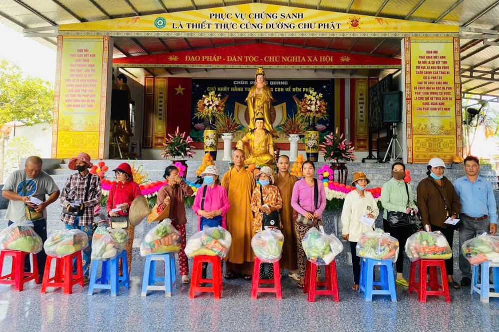Đồng Tháp: Chùa Phước Quang (xã Gia Thuận) tổ chức “Phiên Chợ 0 đồng” – chia sẻ yêu thương với các hoàn cảnh khó khăn