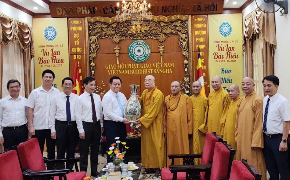 Trưởng Ban Tuyên giáo và Dân vận Trung ương thăm, chúc mừng mùa Vu Lan 2025 tới Giáo hội Phật giáo Việt Nam
