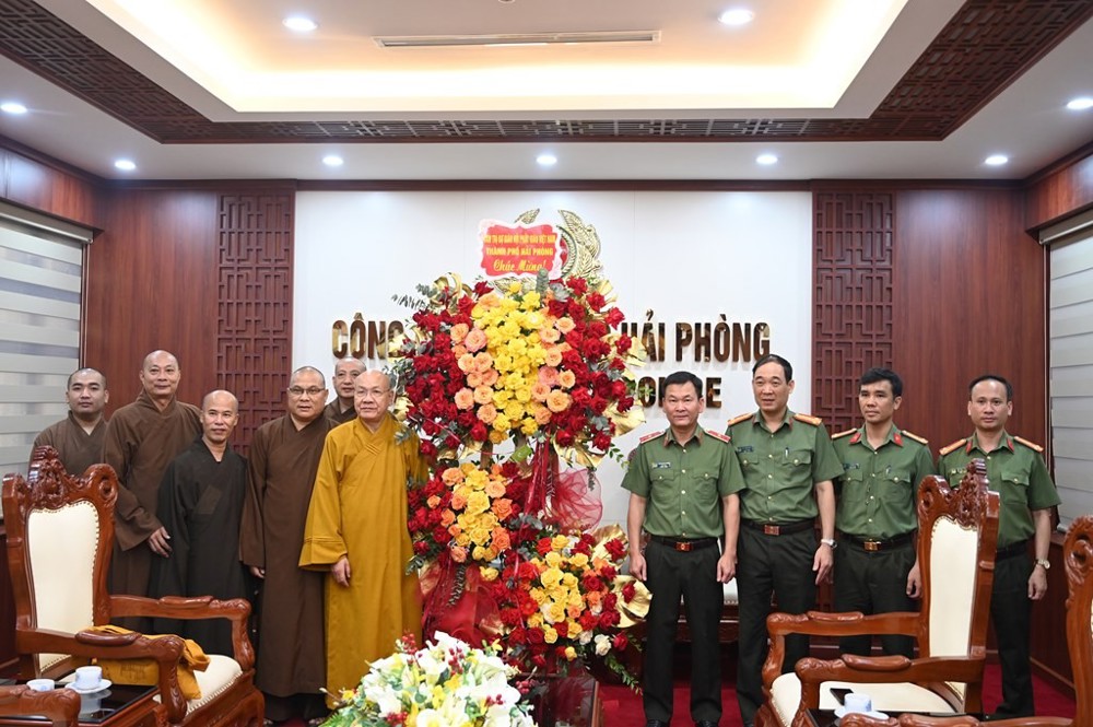Hải Phòng: Ban Trị sự GHPGVN Thành phố thăm và chúc mừng Công an Thành phố nhân kỷ niệm 80 năm ngày thành lập Lực lượng CAND Việt Nam
