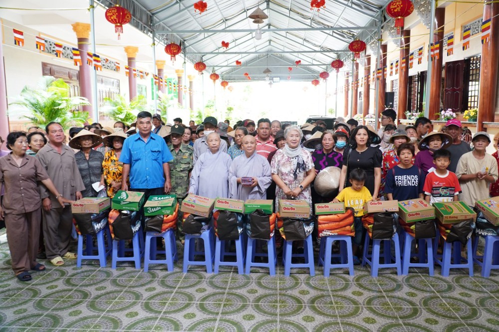Đồng Tháp: Hạ trường Thiên Phước (phường Mỹ Phong) tổ chức tặng quà hỗ trợ các hoàn cảnh khó khăn nhân Đại lễ Quốc khánh 2/9