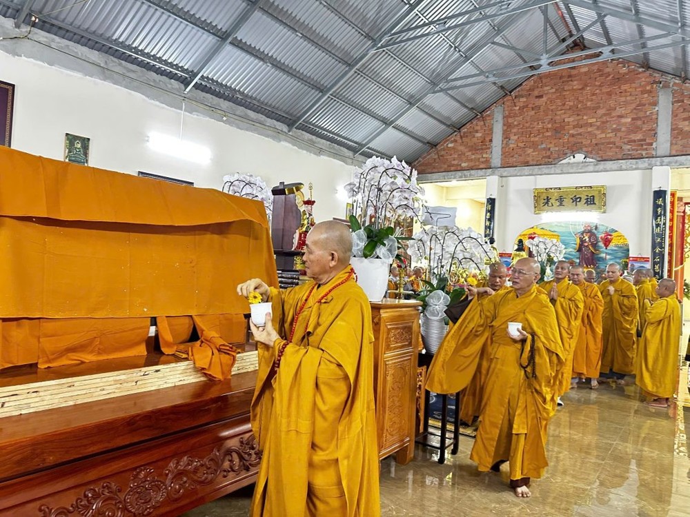 Tây Ninh: Lễ nhập kim quan Hòa thượng Thích Huệ Tâm