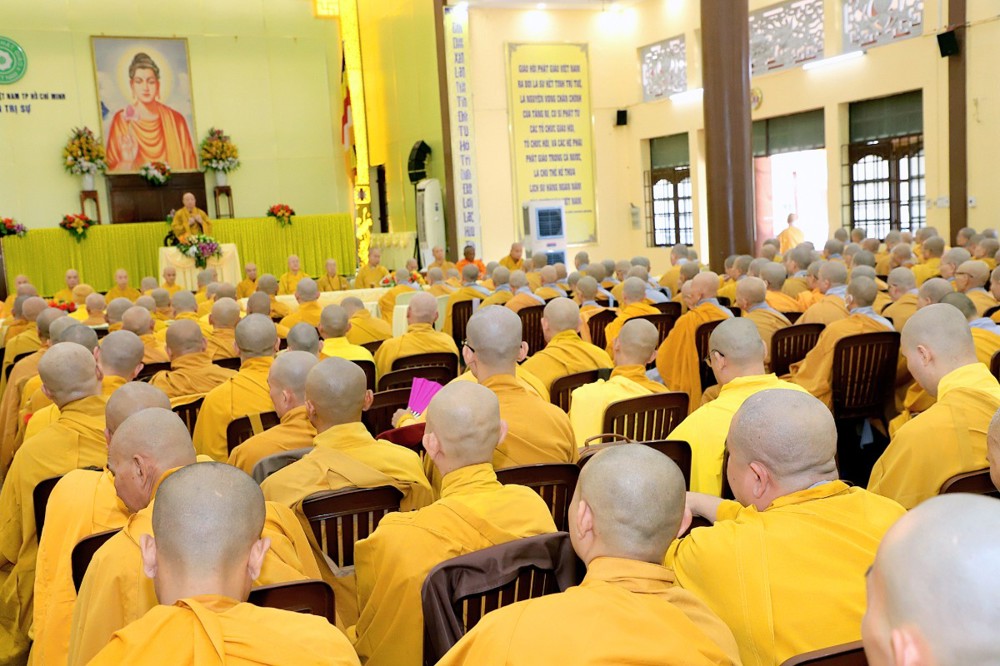 TP.HCM: Hòa thượng Thích Lệ Trang thăm, sách tấn hành giả trường hạ Tổ đình Hội Khánh 