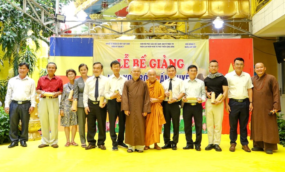 TP.HCM: Cơ sở Từ thiện xã hội Phật giáo Chùa Kỳ Quang II bế giảng lớp xoa bóp ấn huyệt năm 2025