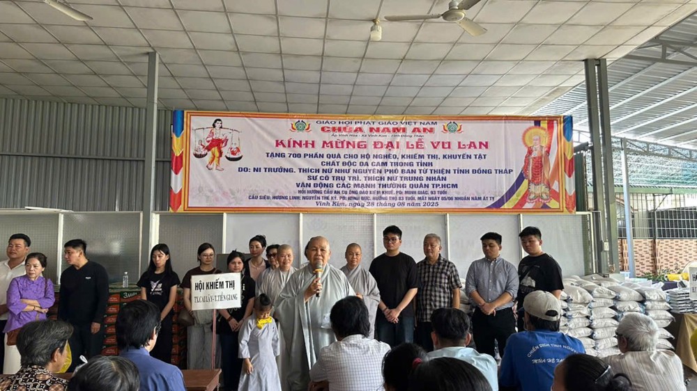 Đồng Tháp: Chùa Nam An (xã Vĩnh Kim) tiếp tục trao 750 phần quà từ thiện nhân mùa Vu lan 