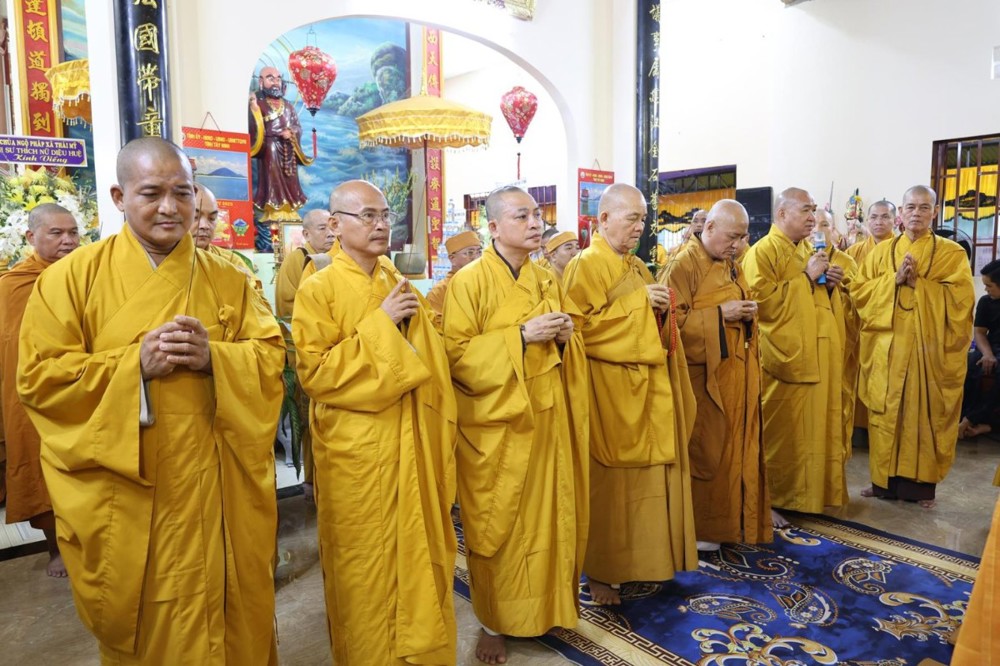 Trung ương GHPGVN viếng lễ tang Hòa thượng Thích Huệ Tâm