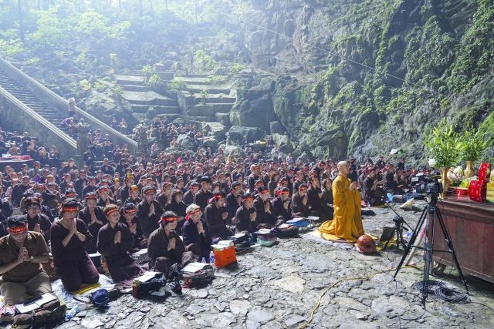 Hà Nội: Đạo tràng chùa Tân Hải hành hương về động Hương Tích lễ Ngũ Bách Danh kỷ niệm ngày Bồ Tát Quán Thế Âm thành đạo