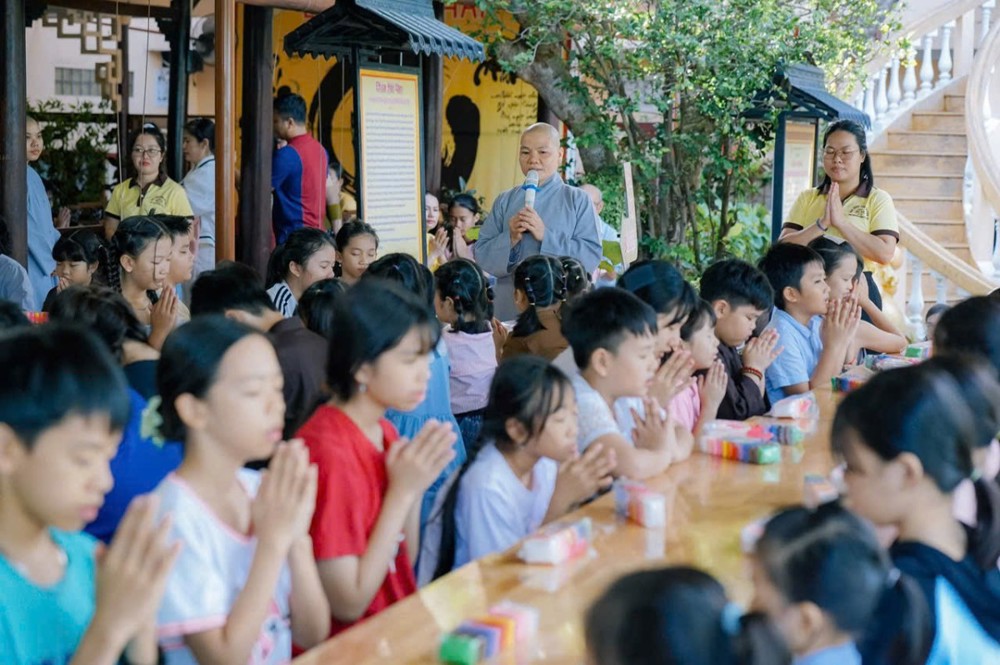 TP.HCM: Chương trình “Người Con Hiếu Thảo” và chép kinh Ân Đức Cha Mẹ tại chùa Hải Vân 